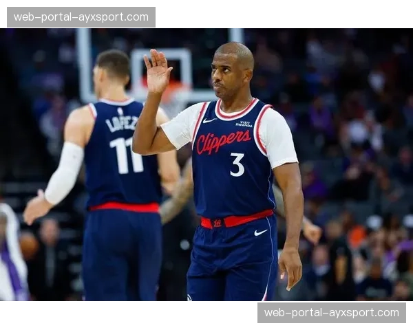 特写：告别战！41岁的NBA球星克里斯-保罗在凤凰城主场完成职业生涯最后一舞