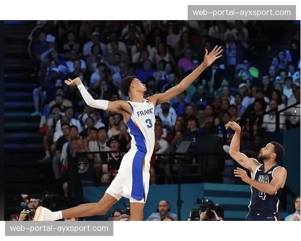 特写：文班亚马封盖后的一条龙转换进攻入选四月最佳镜头