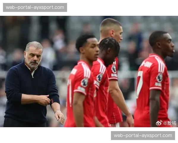 诺丁汉森林战术风格转变：从努诺实用主义到波斯特科格鲁高压逼抢